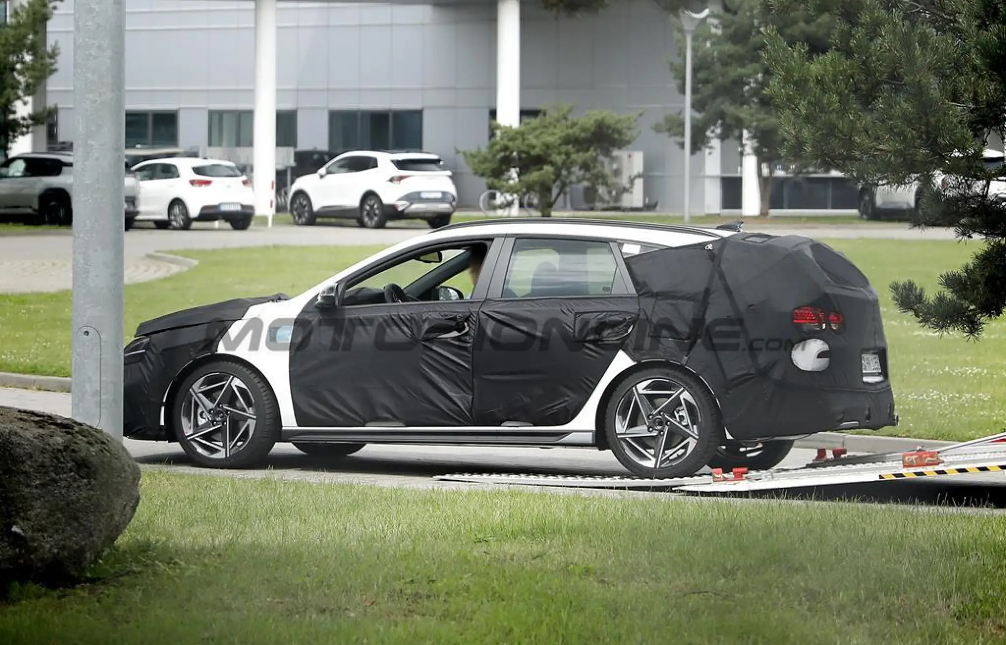 Hyundai i30 Wagon 2026 - Foto spia 05-08-2025 - 10