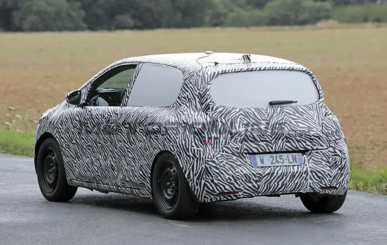 Renault Twingo 2026 - Foto spia 05-08-2025 - 8