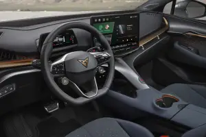 Cupra Tavascan 2025: prezzo, foto, dimensioni, allestimenti