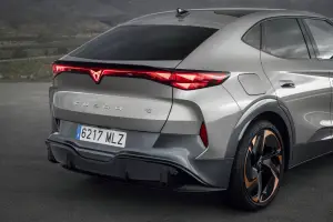 Cupra Tavascan 2025: prezzo, foto, dimensioni, allestimenti