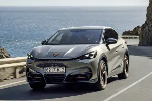 Cupra Tavascan 2025: prezzo, foto, dimensioni, allestimenti