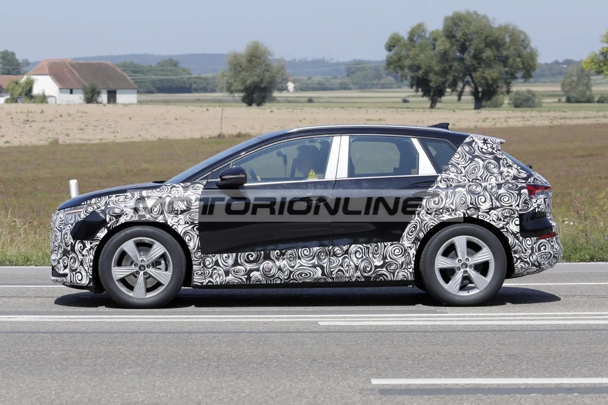 Audi Q4 2026 - Foto spia 19-8-2025 - 1