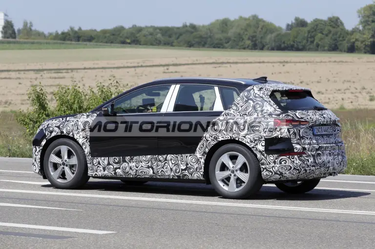 Audi Q4 2026 - Foto spia 19-8-2025 - 9