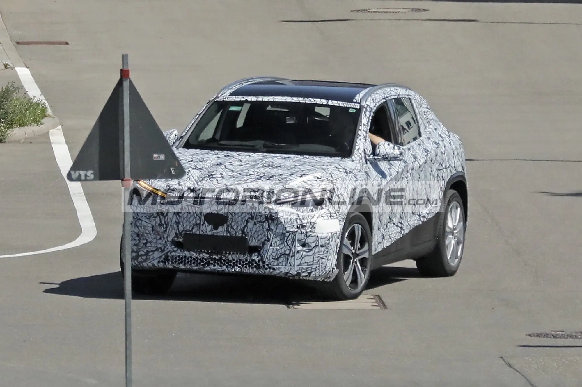 Mercedes GLA - Foto spia 19-8-2025 - 5