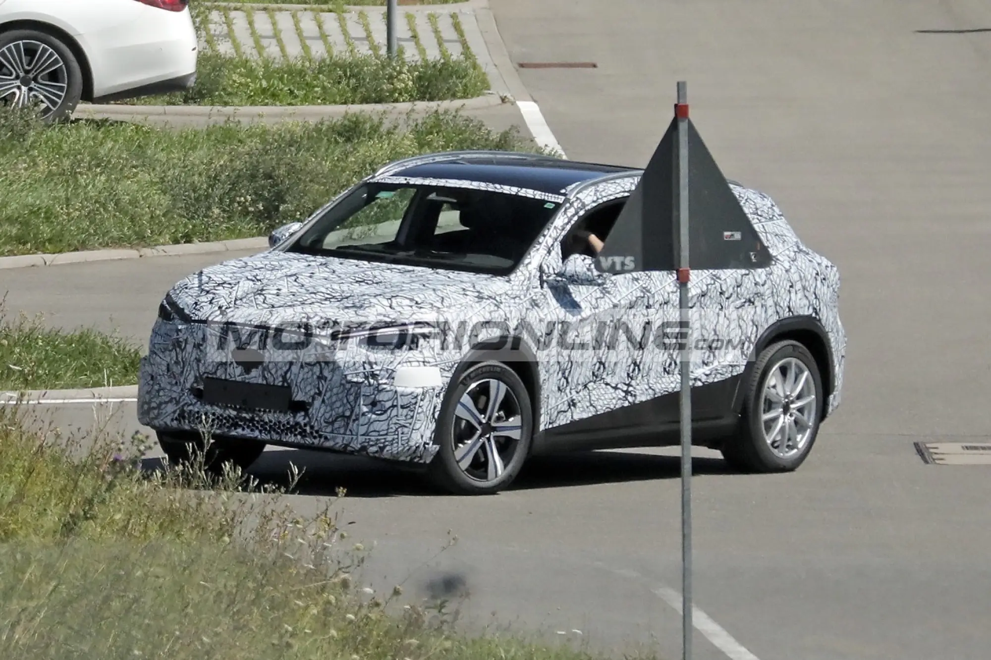 Mercedes GLA - Foto spia 19-8-2025 - 2