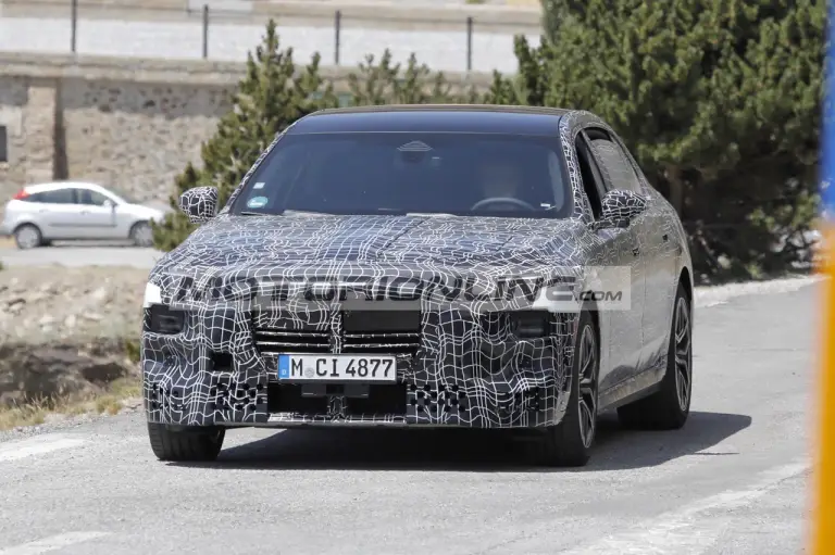 BMW Serie 7 - Foto spia 20-8-2025 - 1