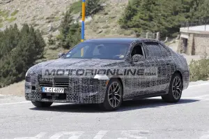 BMW Serie 7 - Foto spia 20-8-2025 - 2