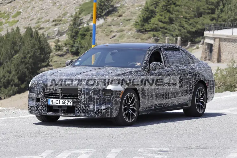 BMW Serie 7 - Foto spia 20-8-2025 - 2