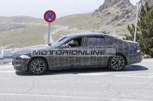 BMW Serie 7 - Foto spia 20-8-2025 - 4