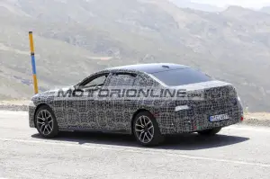 BMW Serie 7 - Foto spia 20-8-2025 - 9