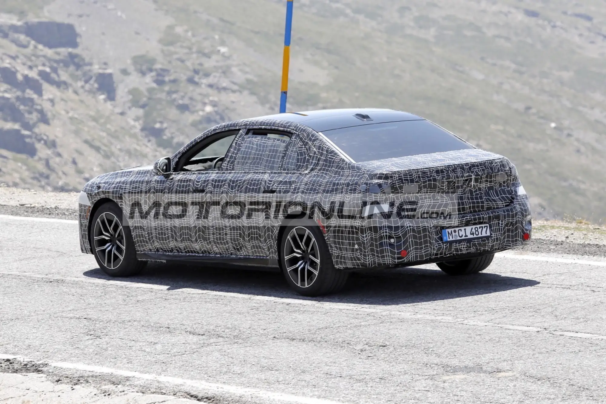 BMW Serie 7 - Foto spia 20-8-2025 - 11