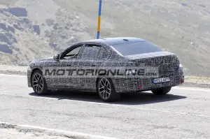 BMW Serie 7 - Foto spia 20-8-2025 - 11