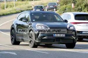 Porsche Cayenne EV - Foto spia 21-8-2025