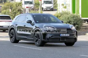 Porsche Cayenne EV - Foto spia 21-8-2025