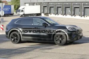 Porsche Cayenne EV - Foto spia 21-8-2025