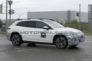 Mercedes EQS SUV - Foto spia 21-8-2025