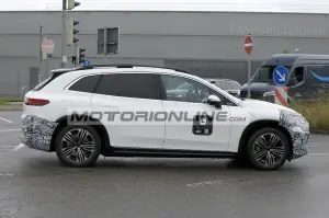 Mercedes EQS SUV - Foto spia 21-8-2025