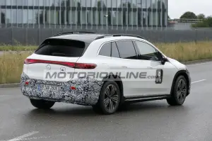 Mercedes EQS SUV - Foto spia 21-8-2025