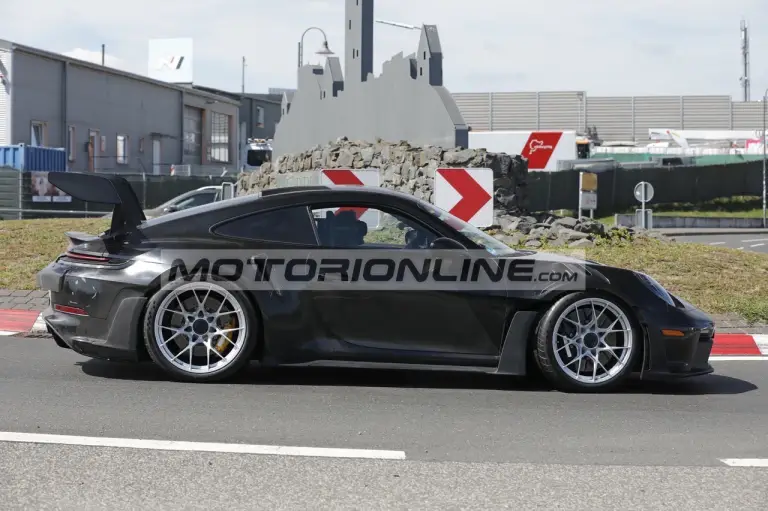 Porsche 911 GT3 RS - Foto spia 22-8-2025 - 3