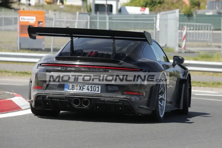 Porsche 911 GT3 RS - Foto spia 22-8-2025 - 9