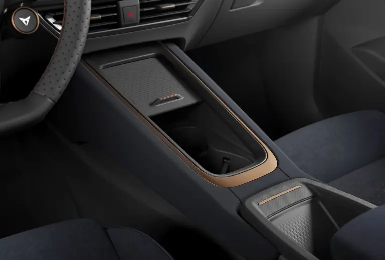 Cupra Born 2025: prezzo, foto, dimensioni, allestimenti - 5