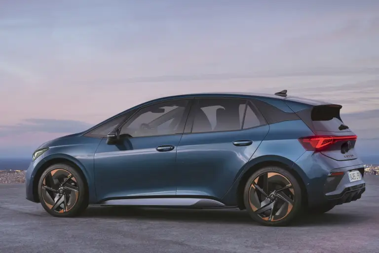 Cupra Born 2025: prezzo, foto, dimensioni, allestimenti - 9