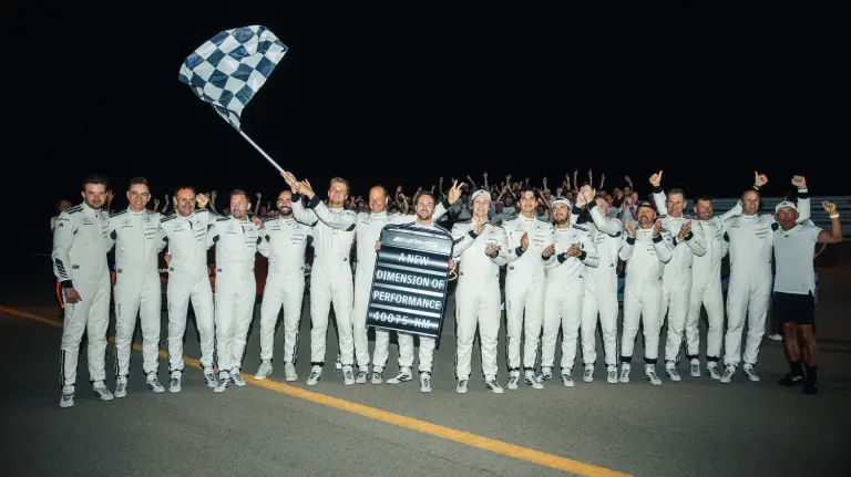 Mercedes-AMG GT XX - nuovo record di distanza - 10