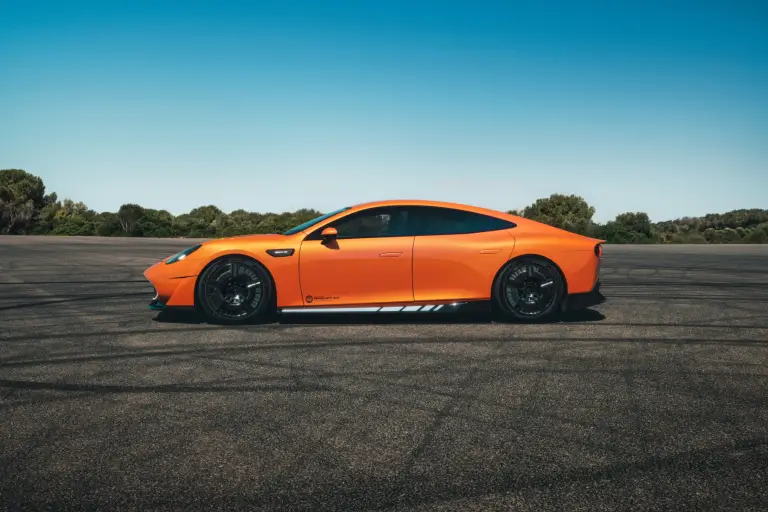 Mercedes-AMG GT XX - nuovo record di distanza - 1