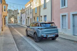 Peugeot E-5008 - Corso del fiume Rodano