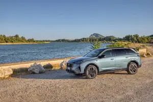 Peugeot E-5008 - Corso del fiume Rodano