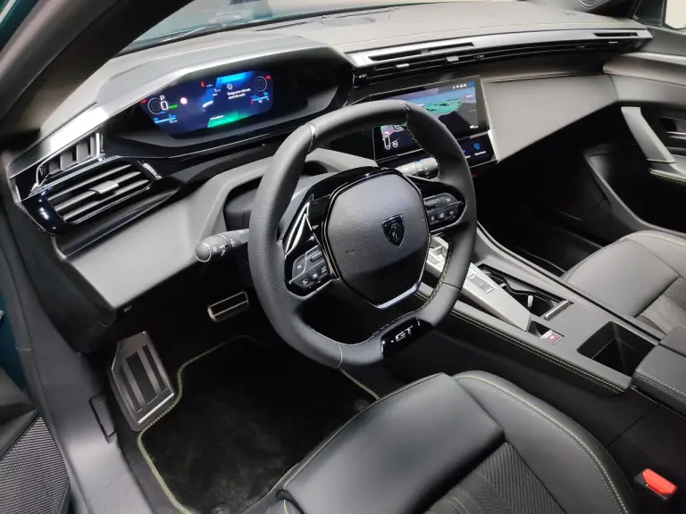 Nuova Peugeot 308 2025 - Foto Parigi - 14