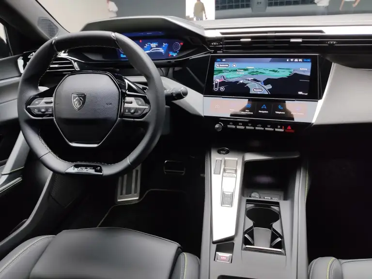 Nuova Peugeot 308 2025 - Foto Parigi - 22