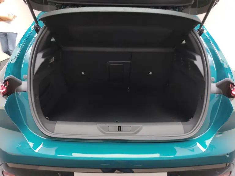 Nuova Peugeot 308 2025 - Foto Parigi - 27