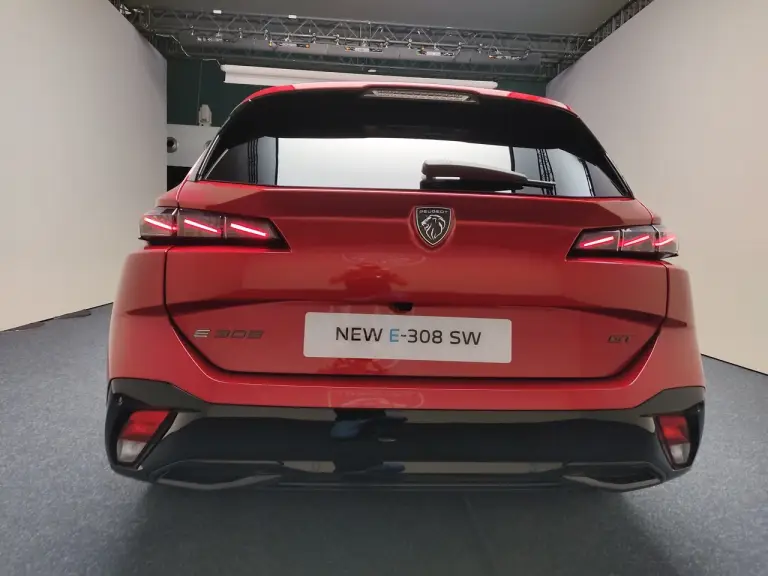 Nuova Peugeot 308 2025 - Foto Parigi - 30