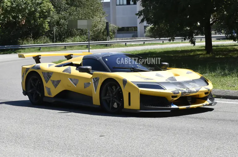 Ferrari F80 - Foto spia 27-08-2025 - 12