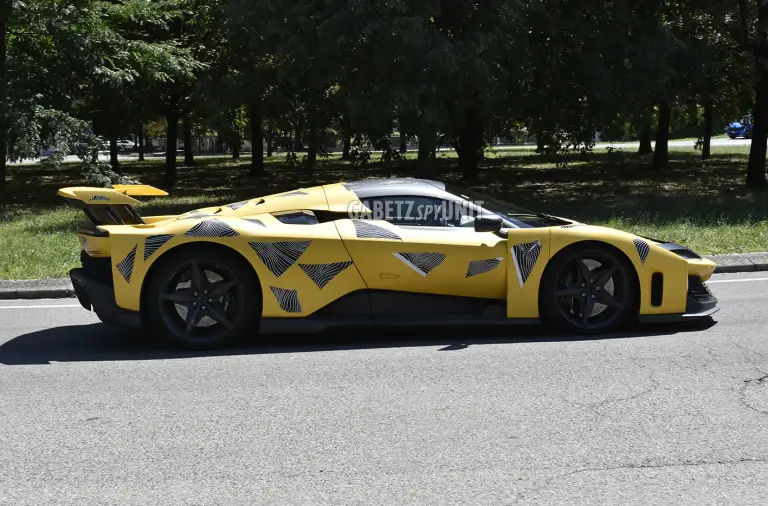 Ferrari F80 - Foto spia 27-08-2025 - 11