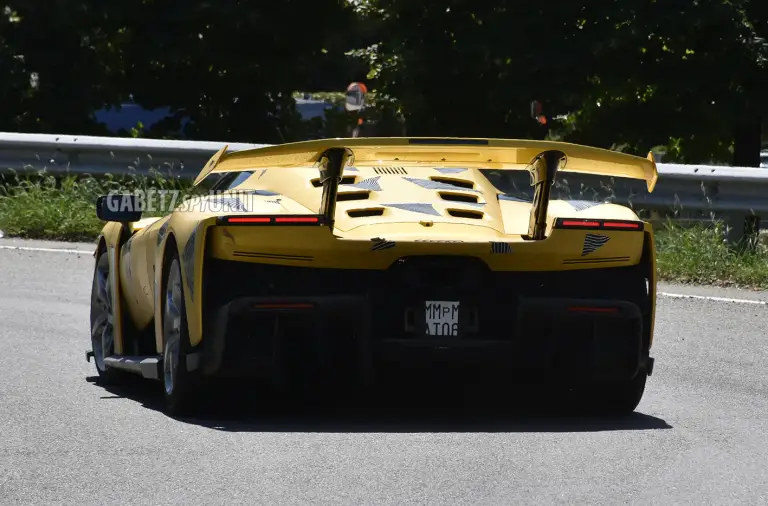 Ferrari F80 - Foto spia 27-08-2025 - 14