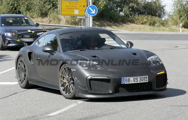 Porsche 911 Flachbau 2026 - Foto spia 27-08-2025 - 9