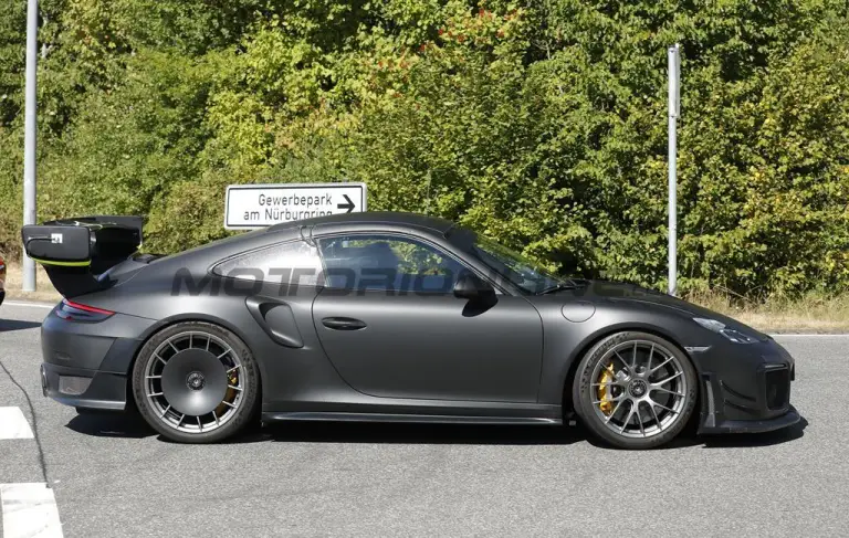 Porsche 911 Flachbau 2026 - Foto spia 27-08-2025 - 16