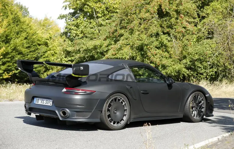 Porsche 911 Flachbau 2026 - Foto spia 27-08-2025 - 18