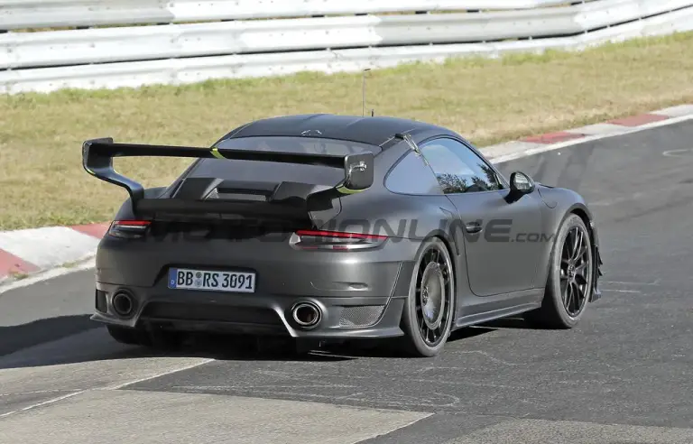 Porsche 911 Flachbau 2026 - Foto spia 27-08-2025 - 7