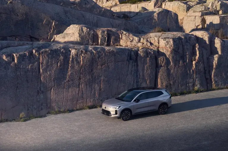 Volvo XC70 2026 - Foto ufficiali - 10