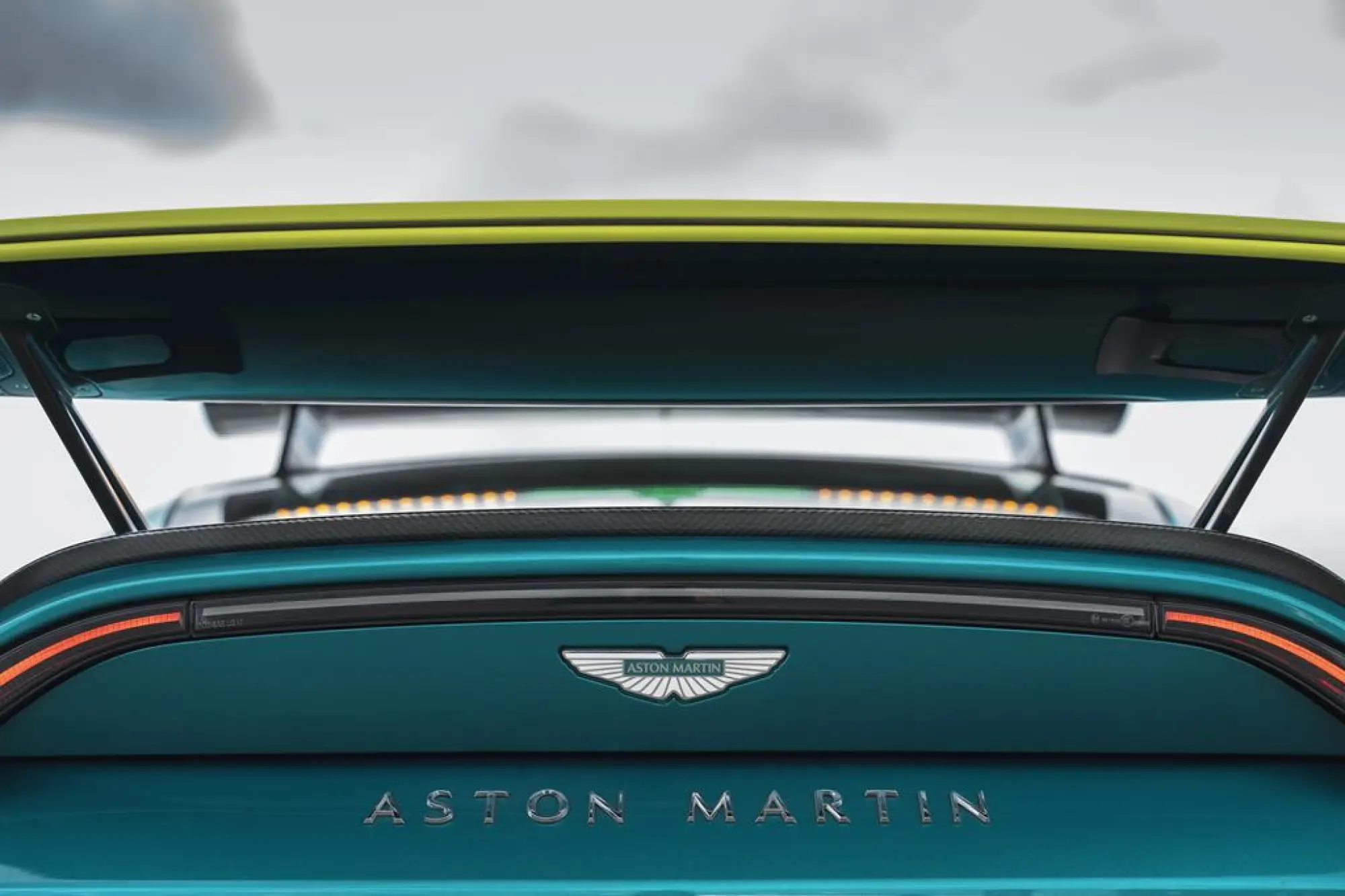 Aston Martin Vantage S - Safety Car - 11