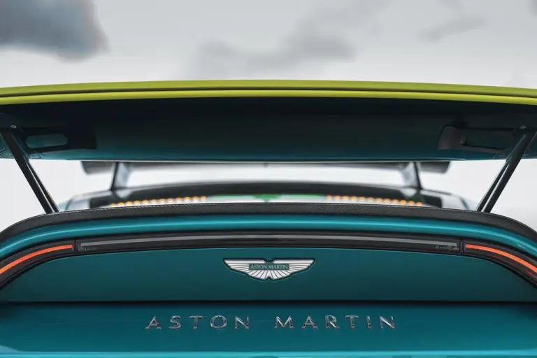 Aston Martin Vantage S - Safety Car - 11