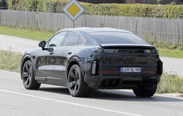 Porsche Cayenne Coupe 2027 - Foto spia 02-09-2025 - 10