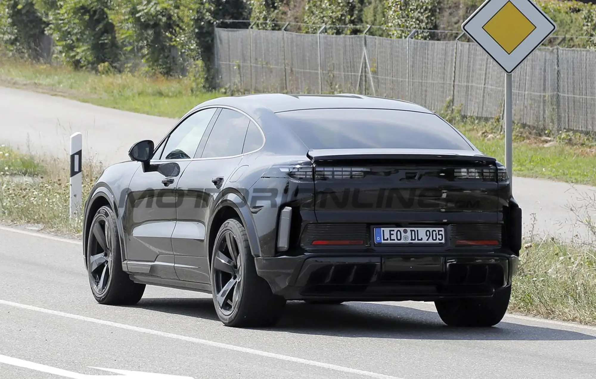 Porsche Cayenne Coupe 2027 - Foto spia 02-09-2025 - 11