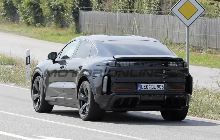 Porsche Cayenne Coupe 2027 - Foto spia 02-09-2025 - 11