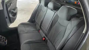 Volkswagen Passat PHEV 2025 come va