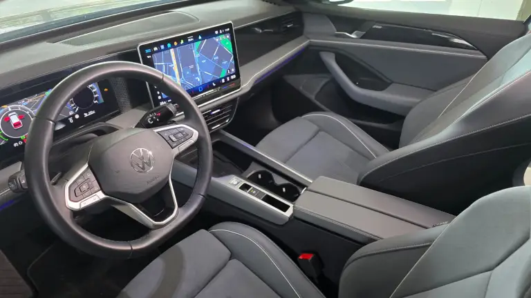 Volkswagen Passat PHEV 2025 come va - 8