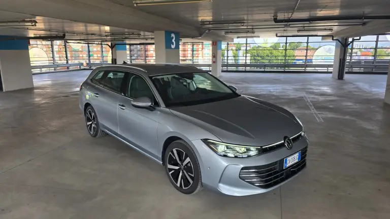 Volkswagen Passat PHEV 2025 come va - 5